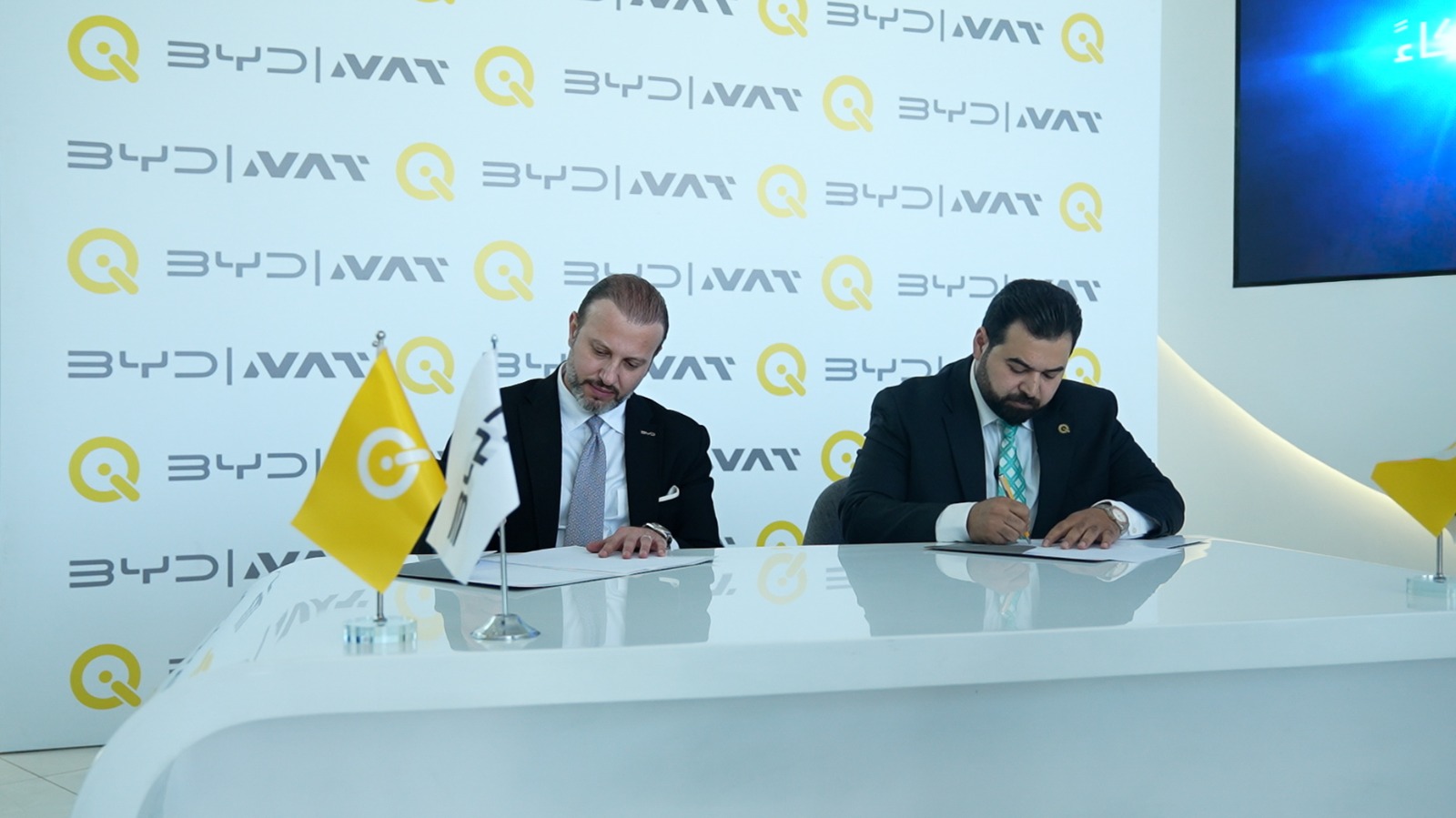 كي وNAT توقعان اتفاقية لتسهيل امتلاك سيارة BYD بالاقساط في العراق