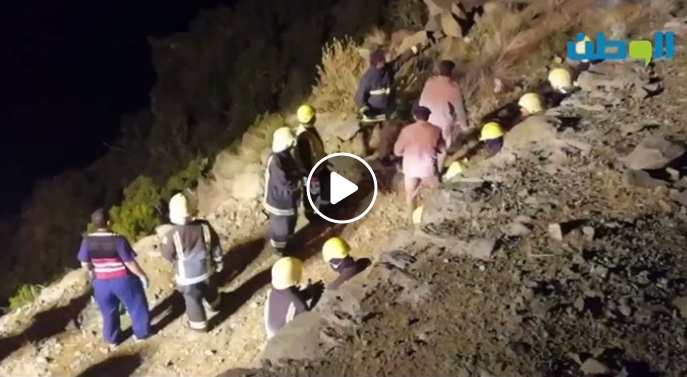 بالفيديو.. السلطات السعودية تعثر على حطام المروحية التي سقطت في منطقة عسير