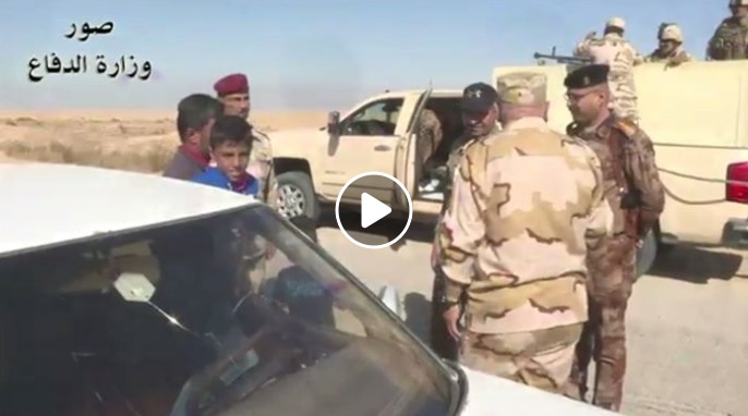 بالفيديو .. شاهد  ماذا فعلت القوات العراقية لعائلة فارة من عناصر داعش في مدينة راوة 
